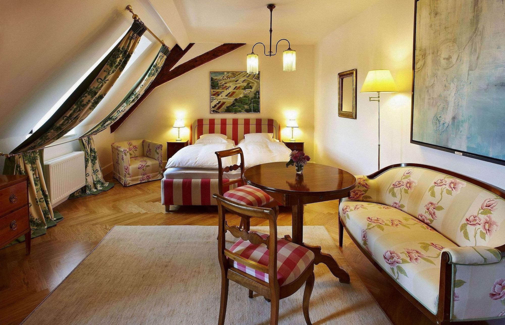 Schlossberghotel Graz Ngoại thất bức ảnh A room at the Hotel Axelmannstein