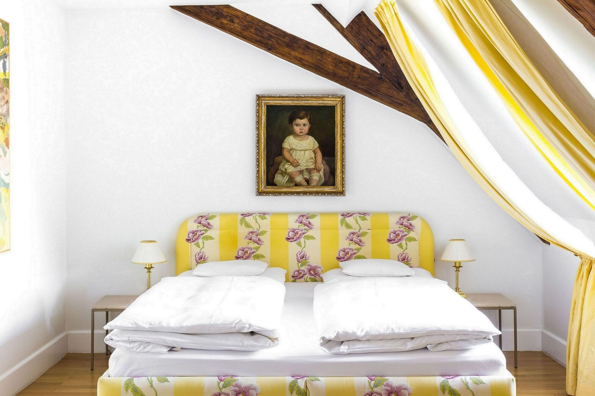Schlossberghotel Graz Ngoại thất bức ảnh A bedroom in the hotel