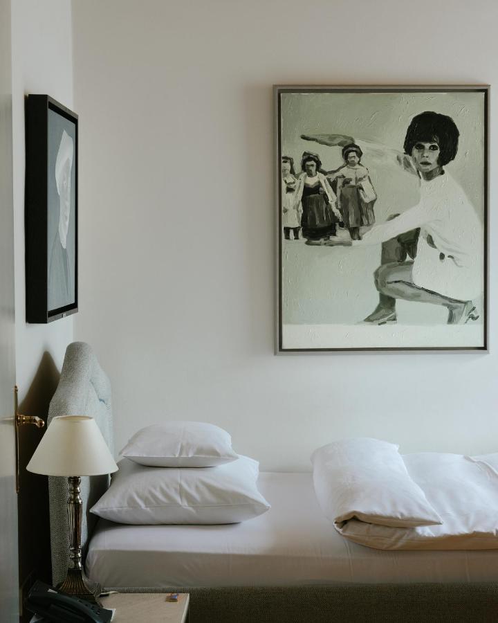 Schlossberghotel Graz Ngoại thất bức ảnh A photograph by Lothar Schmid