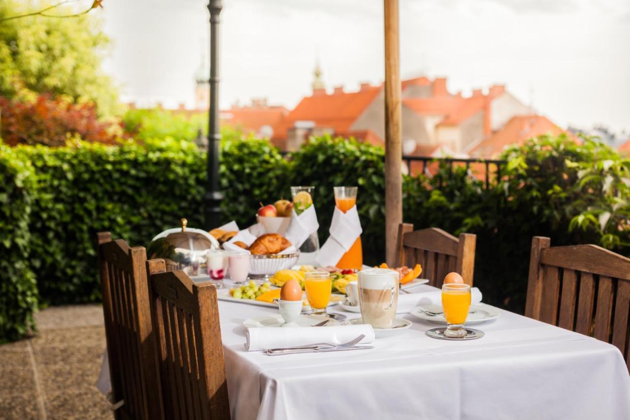 Schlossberghotel Graz Ngoại thất bức ảnh Breakfast at the Hotel